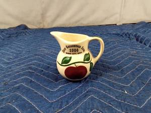lot 87 image: 1994 Watt pottery Co. Nectors Assoc. Commemorative creamer