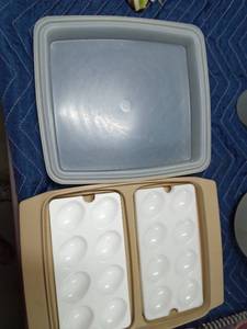 lot 215 image: Tote of Tupperware