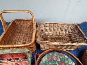 lot 77 image: Lot of baskets and tins