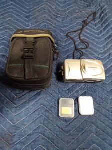 lot 69 image: Olympus digital camera with case and 2 extra lg SD cards