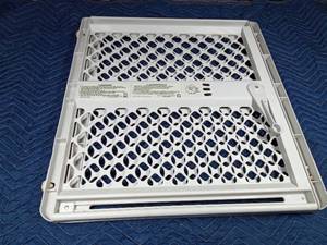 lot 72 image: Heavy plastic safety gate