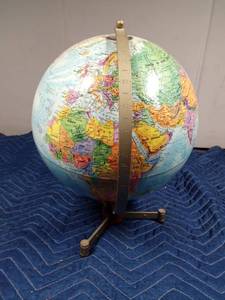lot 68 image: World globe