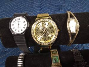 lot 64 image: Lot of watches