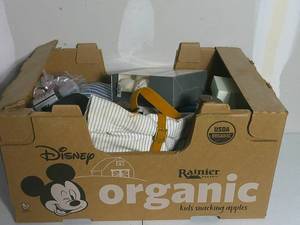 lot 8 image: Apple Box of Housewares Home Consumer Products