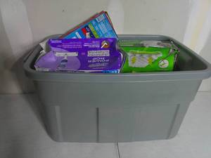 lot 18 image: Medium Bin of Cleaning Supplies