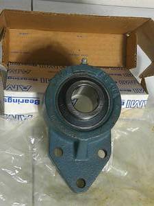 lot 47 image: Lot of 36 AMI Bearings UCFB206-18