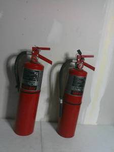 lot 52 image: Set of 2 Ansul Sentry Sy-1015 Dry Chemical Fire Extinguishers