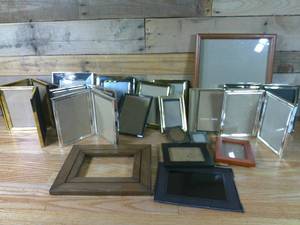 lot 110 image: Lot of 21 Various Size and Styles of Picture Frames