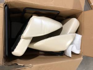 Glitzhome 30.25 in. H Seat Modern Cream Metal Quilted Leatherette Bar Stool with Metal Tapered Legs (Set of 2) Customer Returns See Pictures