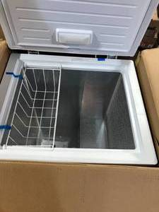 Vissani 4.9 cu. ft. Manual Defrost Chest Freezer with LED Light Type in White Garage Ready   Customer Returns See Pictures