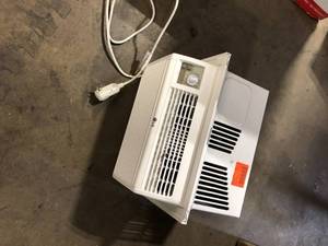 LG 5,000 BTU 115V Window Air Conditioner Cools 150 Sq. Ft. in White Customer Returns See Pictures