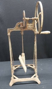 lot 21 image: VINTAGE  ANTIQUE BUTTER CHURN