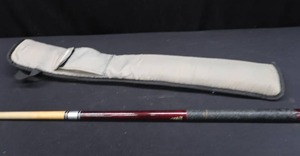 lot 56 image: VINTAGE SPORT CRAFT 21OZ POOL CUE WITH PADDED CASE