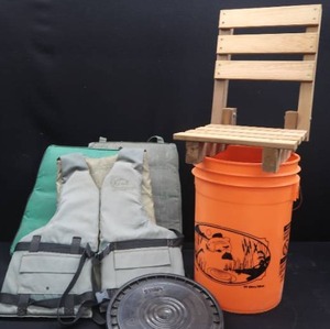 lot 60 image: COOL ICE FISHING SEAT PLUS MORE
