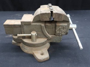 lot 78 image: VINTAGE 4 12 SWIVEL BENCH VISE