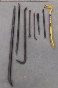 lot 96 image: DEWALT 24 PRY BAR PLUS 7 OTHERS
