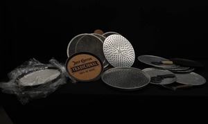 lot 106 image: NEW SERVING TRAYS AND PIZZA PANS.
