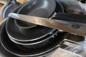 lot 109 image: 6 RESTAURANT QUALITY FRYING PANS