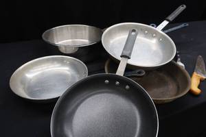 lot 113 image: RESTAURANT FRYING PANS PLUS