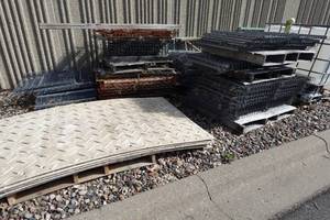 lot 493 image: Wire Decking for Pallet Racking