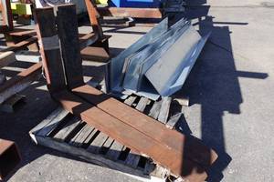 lot 7 image: Heavy Duty 5 Long Forks