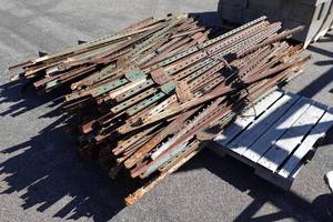 lot 13 image: Steel Fence Posts - 78 Tall