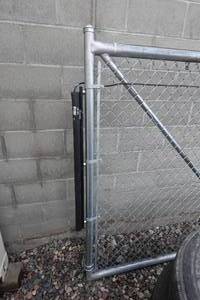 lot 9 image: Chain Link Gate - 28 Long x 5 Tall