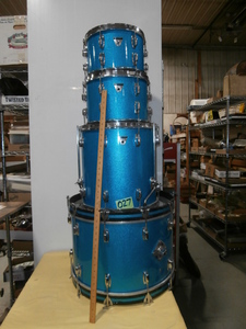 lot 27 image: Vintage 1968 Set of Ludwig Standard Drums