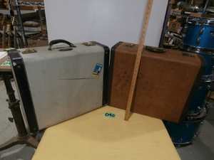 lot 40 image: Pair of Vintage Suit Cases