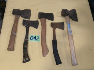 lot 42 image: 5 Vintage Hatchets