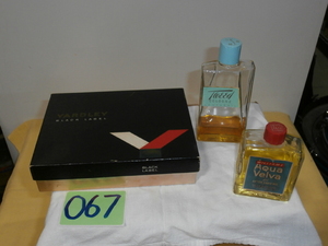 lot 67 image: Vintage Yardley Black Label After Shave Set, Aqua Velva, Tweed