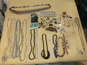 lot 78 image: Group of Costume Jewelry and Pins