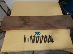 lot 85 image: Dozen Vintage Wood Arrows - dz Broad Heads