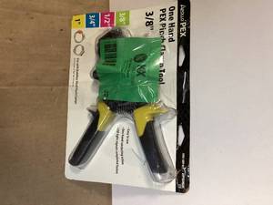 lot 32 image: Apollo 38 in. to 1 in. 1-Hand PEX-B Pinch Clamp Tool  Customer Returns See Pictures