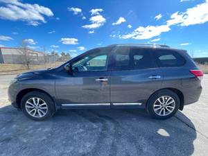 2014 Nissan Pathfinder SL - 4X4