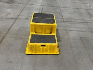 lot 50 image: Safety Step