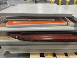 lot 107 image: Pallet of various sized TabletopsCounter Tops.