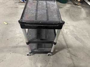 lot 141 image: Rubbermaid Utility Cart