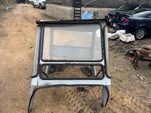 lot 4 image: Cab (tractor or mower)