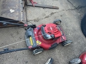 lot 6 image: Toro Recycler Self Propelled Lawn Mower