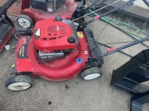 lot 7 image: Toro Recycler Self Propelled Lawn Mower.