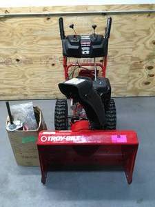 lot 41 image: Troy-Bilt Storm 2890 Snowblower - Parts Machine