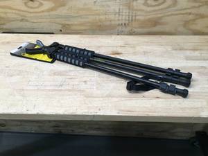 lot 68 image: Cabelas Tripod Shooting Rest
