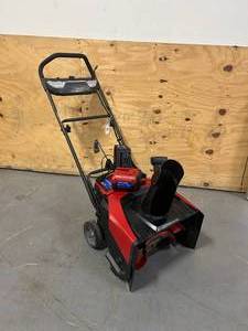 lot 144 image: TORO 21 in. (53 cm) Power Clear e21 60V Snow Blower with 7.5Ah Battery and Charger