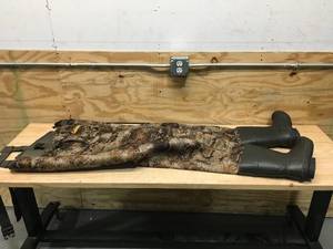 lot 131 image: Cabelas Size 11 Camo Waders