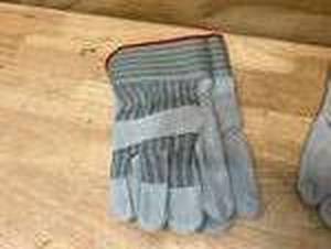 lot 135 image: Lot of 3 Pairs of- WorkGarden Gloves