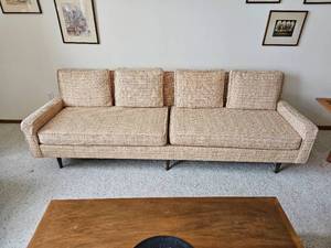 lot 1 image: Vintage Mid-Century Pin Leg Sofa Cream & Custard Tones