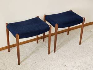 lot 7 image: Vintage JL Moller Danish Modern Ottoman Footstool A