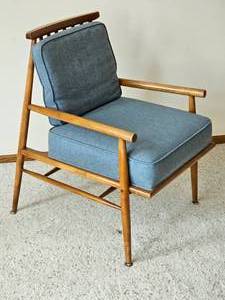 lot 6 image: Oak Danish Modern Spindle Back Armchair