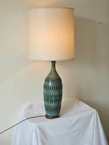 lot 23 image: Vintage MCM Ceramic Table Lamp